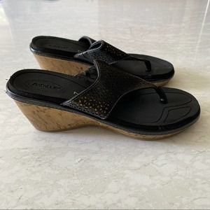 Dr. Scholl’s Women’s Black Wedge Sandal